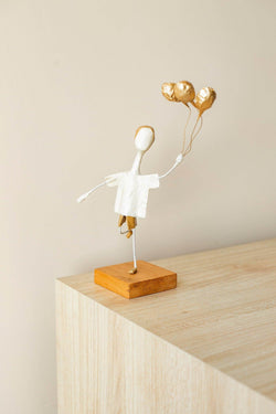ESCULTURA POÉTICA - MENINO COM BALÕES