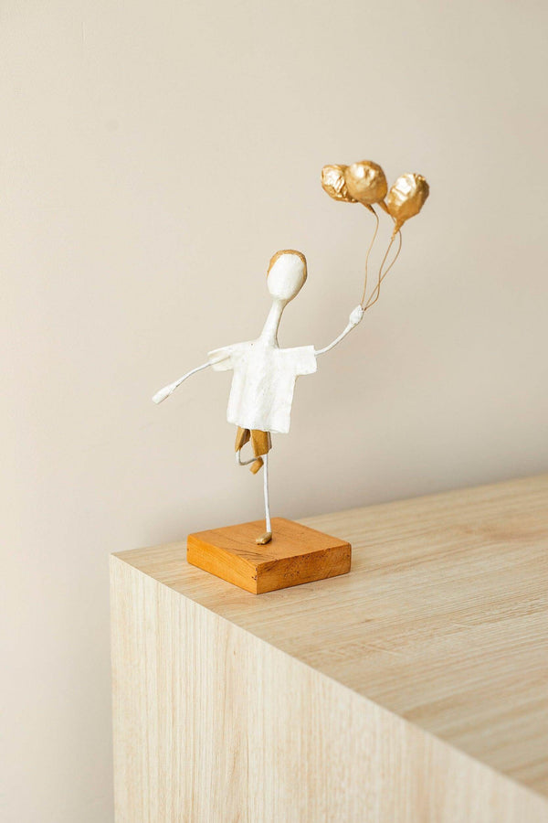 ESCULTURA POÉTICA - MENINO COM BALÕES