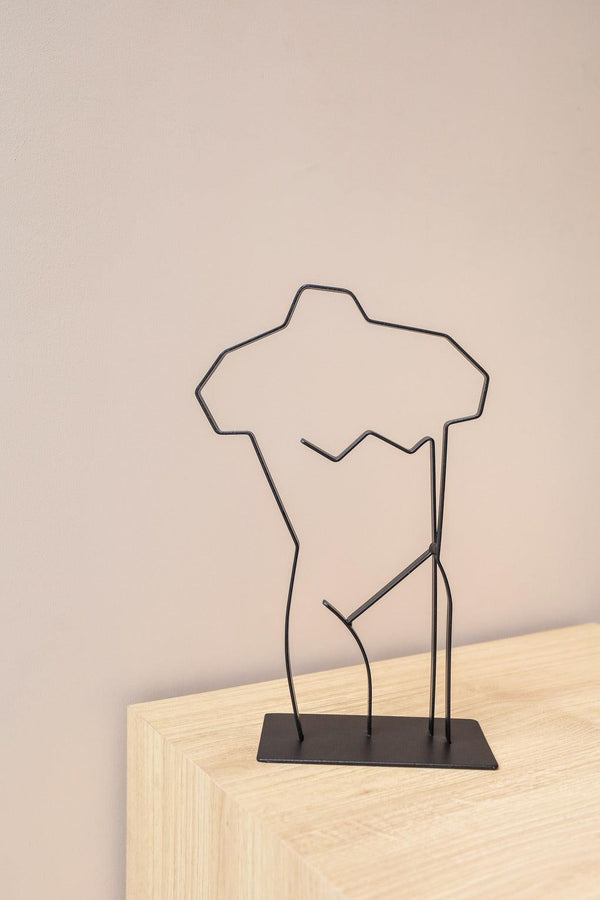 ESCULTURA MAN BODY DOURADA Cactos da Maricota